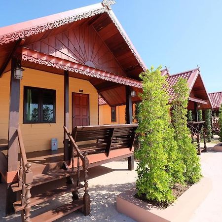 Prakaithong Hotel Amphoe Sawang Daen Din Екстериор снимка