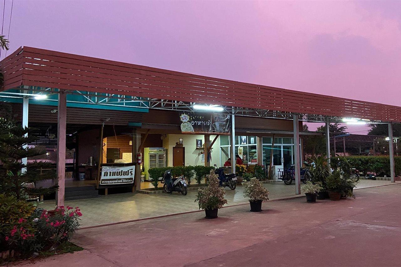 Prakaithong Hotel Amphoe Sawang Daen Din Екстериор снимка