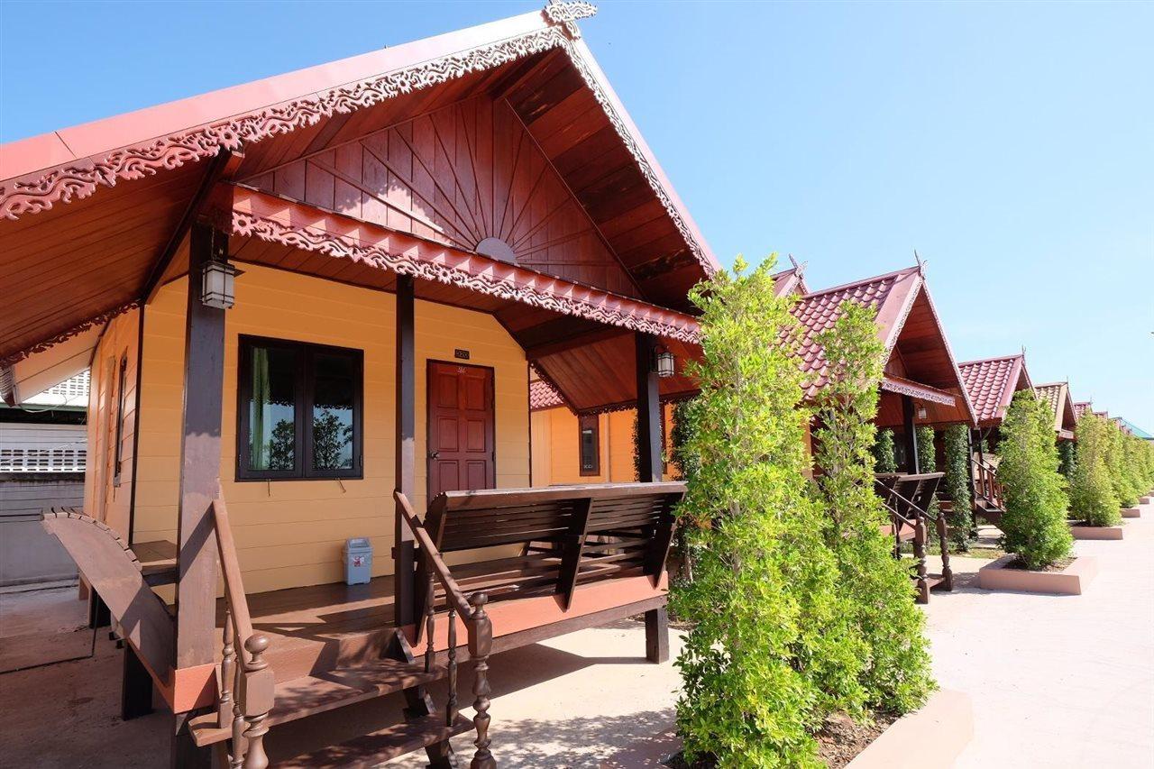 Prakaithong Hotel Amphoe Sawang Daen Din Екстериор снимка