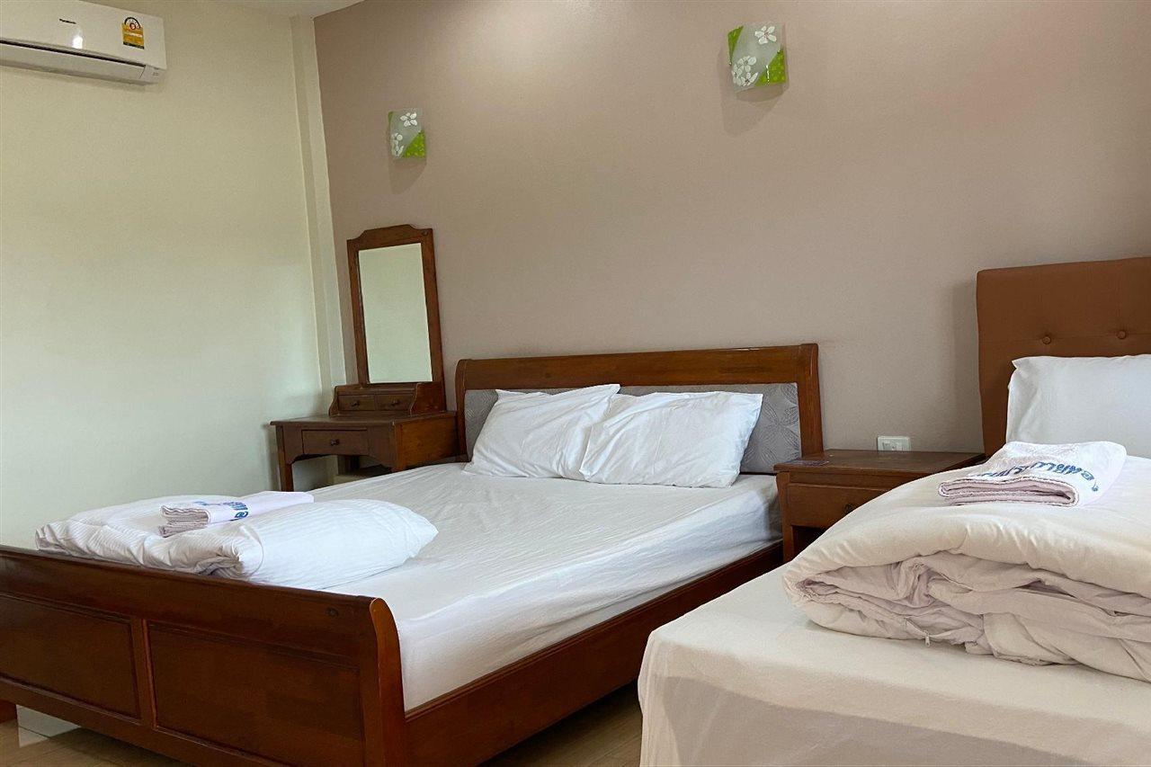 Prakaithong Hotel Amphoe Sawang Daen Din Екстериор снимка