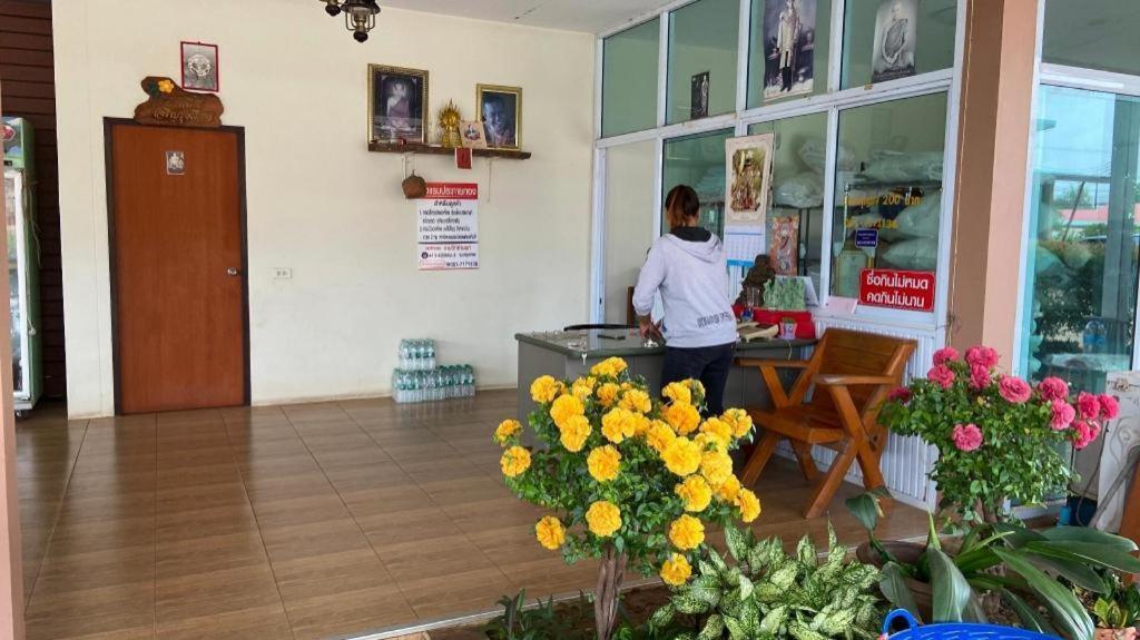 Prakaithong Hotel Amphoe Sawang Daen Din Екстериор снимка