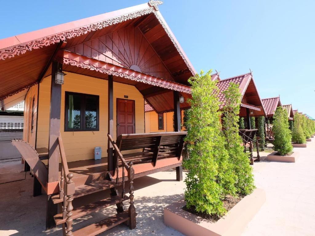 Prakaithong Hotel Amphoe Sawang Daen Din Екстериор снимка