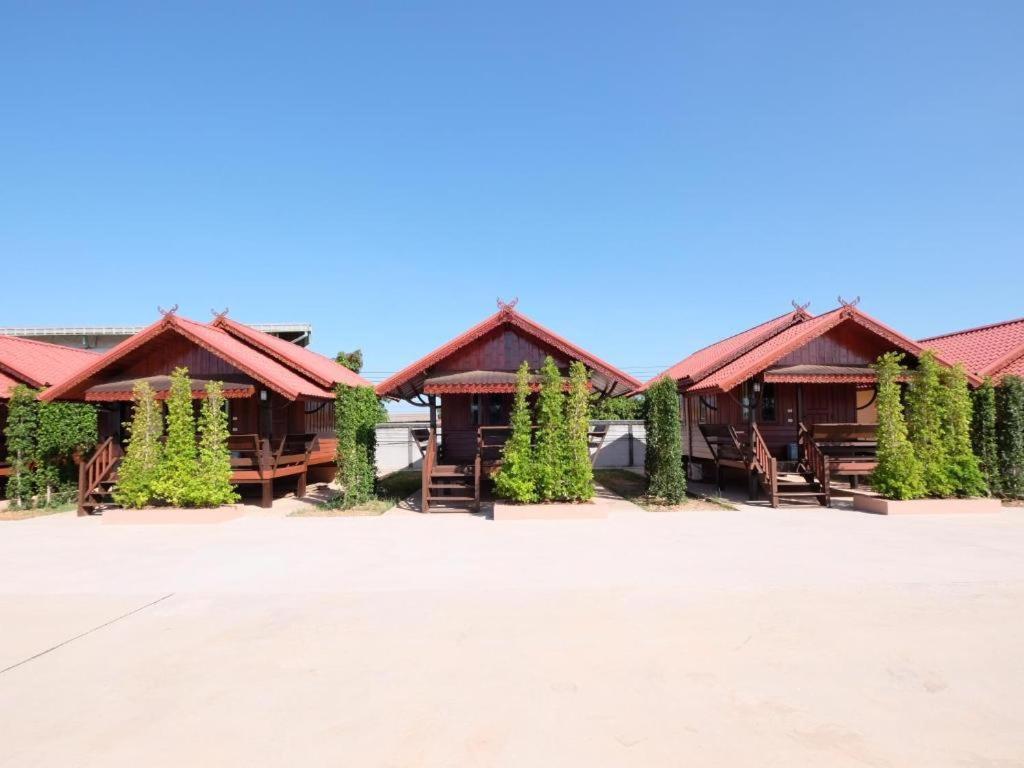 Prakaithong Hotel Amphoe Sawang Daen Din Екстериор снимка