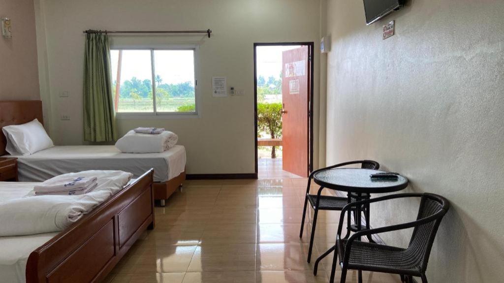 Prakaithong Hotel Amphoe Sawang Daen Din Екстериор снимка