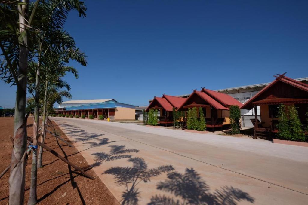 Prakaithong Hotel Amphoe Sawang Daen Din Екстериор снимка