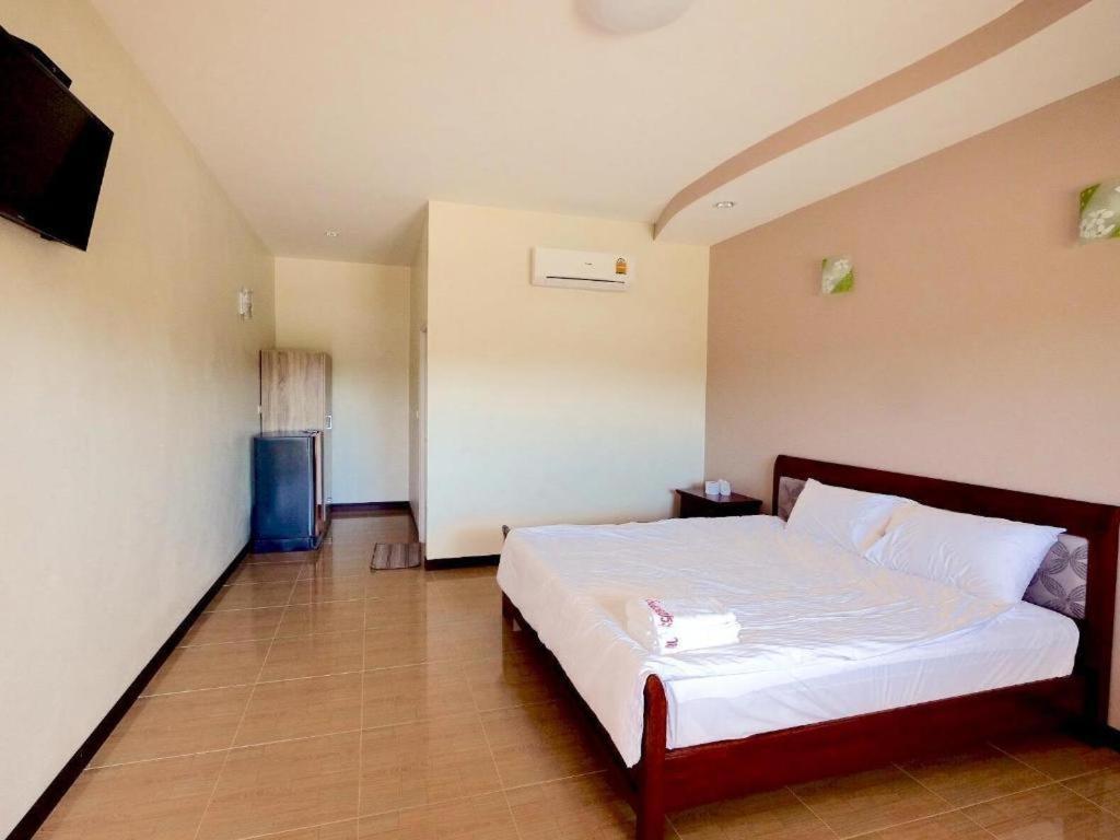 Prakaithong Hotel Amphoe Sawang Daen Din Екстериор снимка