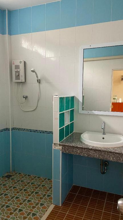 Prakaithong Hotel Amphoe Sawang Daen Din Екстериор снимка