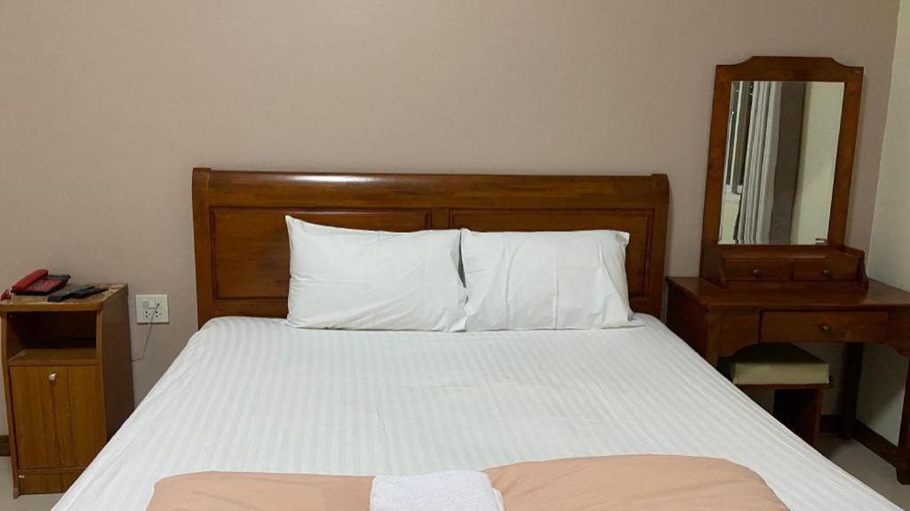 Prakaithong Hotel Amphoe Sawang Daen Din Екстериор снимка