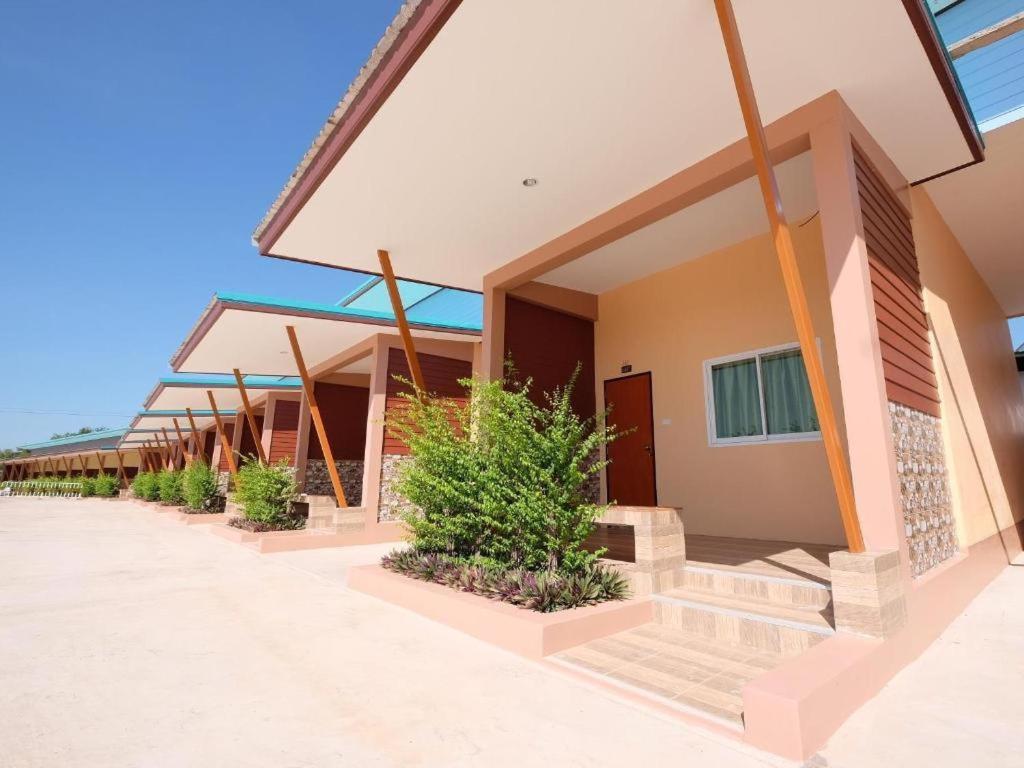 Prakaithong Hotel Amphoe Sawang Daen Din Екстериор снимка