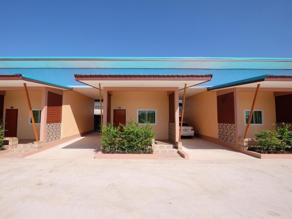 Prakaithong Hotel Amphoe Sawang Daen Din Екстериор снимка