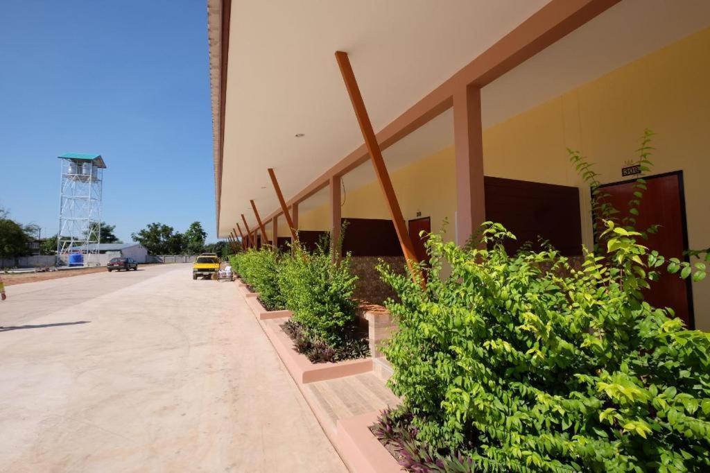Prakaithong Hotel Amphoe Sawang Daen Din Екстериор снимка