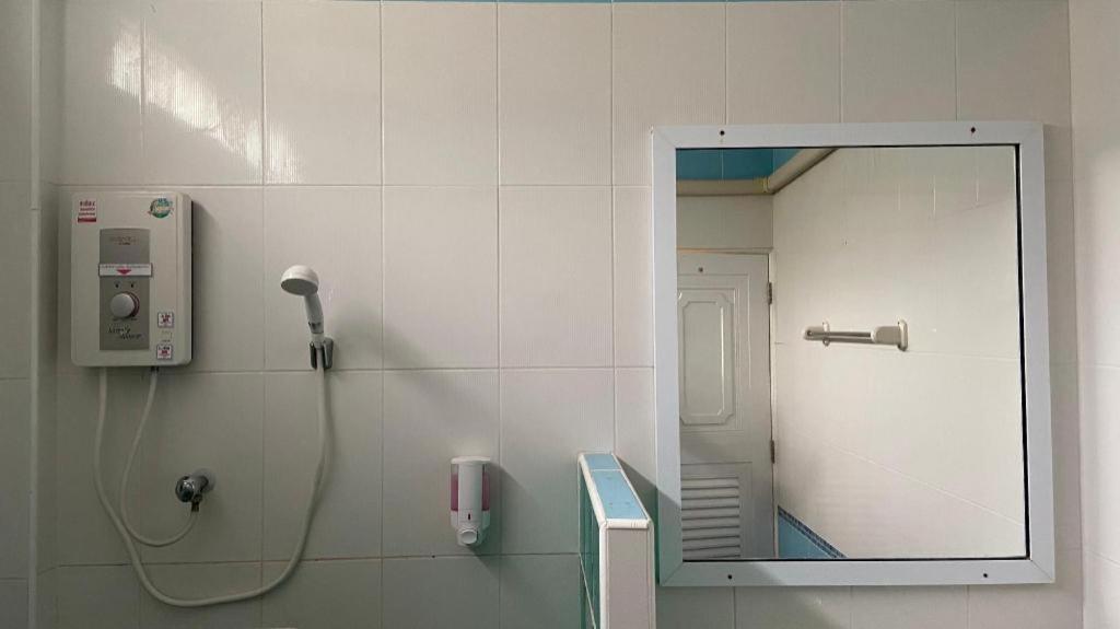 Prakaithong Hotel Amphoe Sawang Daen Din Екстериор снимка