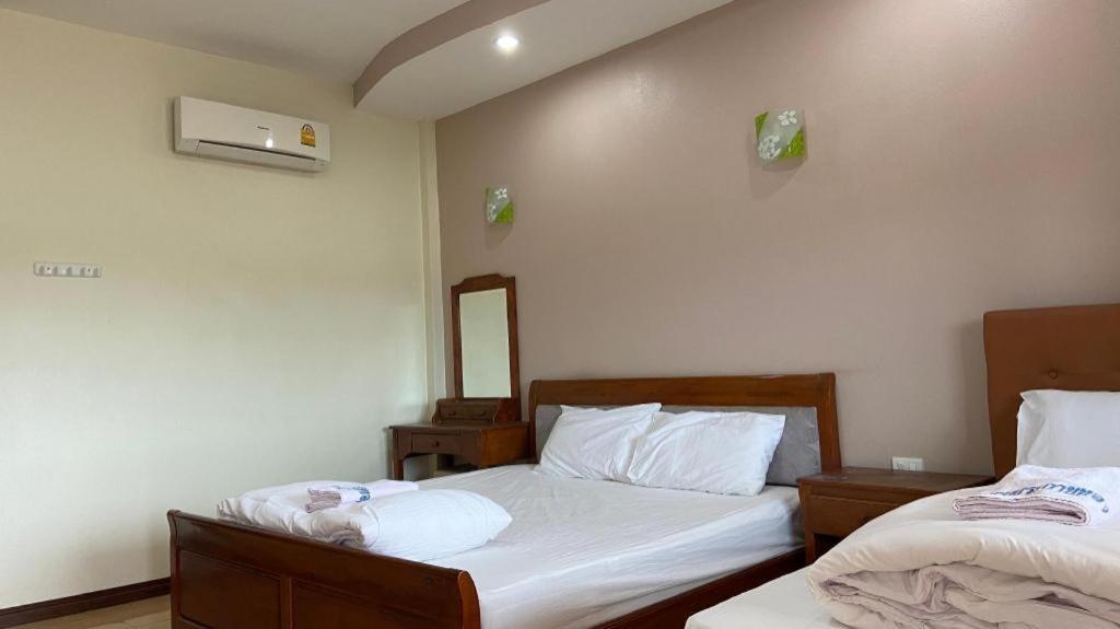Prakaithong Hotel Amphoe Sawang Daen Din Екстериор снимка