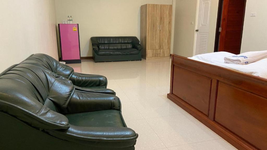Prakaithong Hotel Amphoe Sawang Daen Din Екстериор снимка