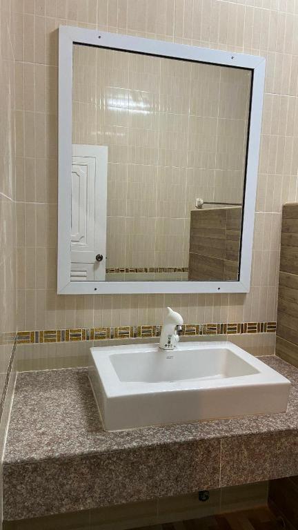 Prakaithong Hotel Amphoe Sawang Daen Din Екстериор снимка
