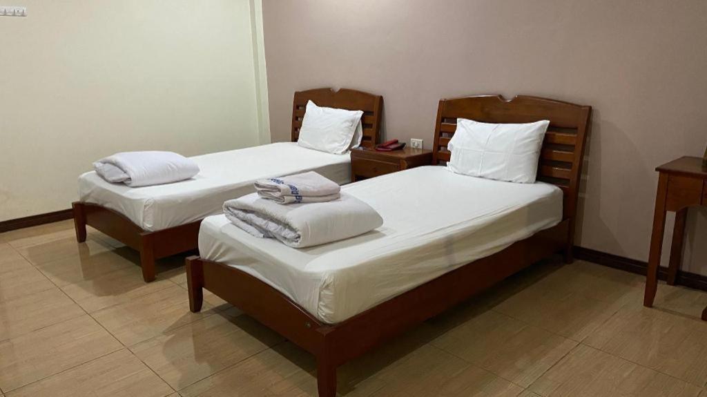 Prakaithong Hotel Amphoe Sawang Daen Din Екстериор снимка