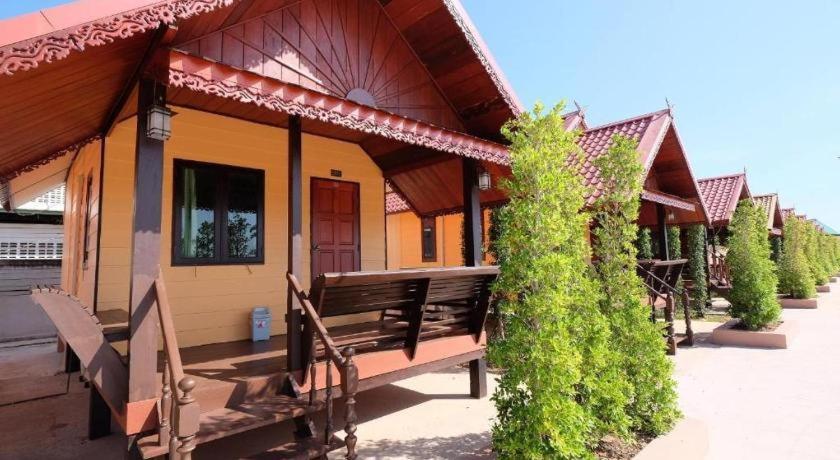 Prakaithong Hotel Amphoe Sawang Daen Din Екстериор снимка